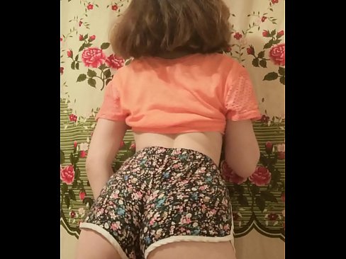 ❤️ Babe żagħżugħa sexy tqaxxir ix-xorts tagħha fuq il-kamera ❤ Porno lilna ❌❤